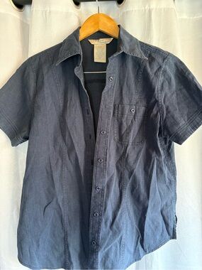Short-Sleeve Button-Up Shirt in Navy